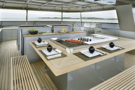 luxury-yacht-bar-bbq